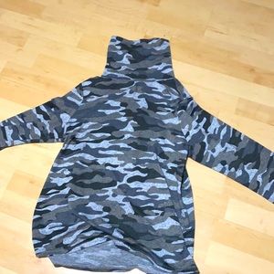 This is a mud pie turtle neck it is a  large.